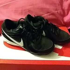 Nike youth baseball cleats size -1-1/2